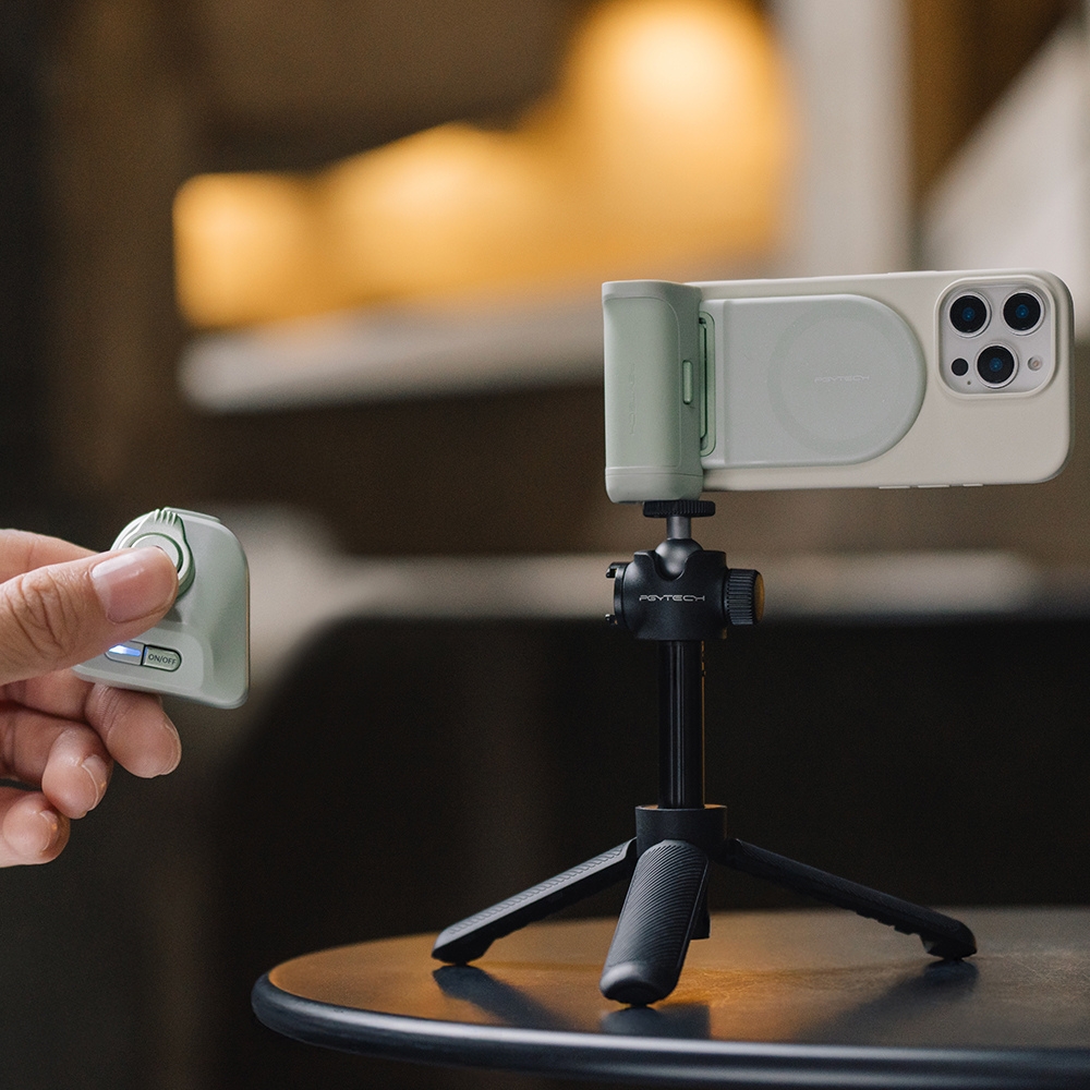 PGYTECH MagCam smartphone grip