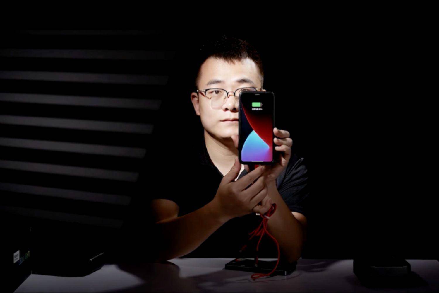 LED video light with integrated power bank ColorGlow TC 158 LED video light with integrated power bank ColorGlow TC 158