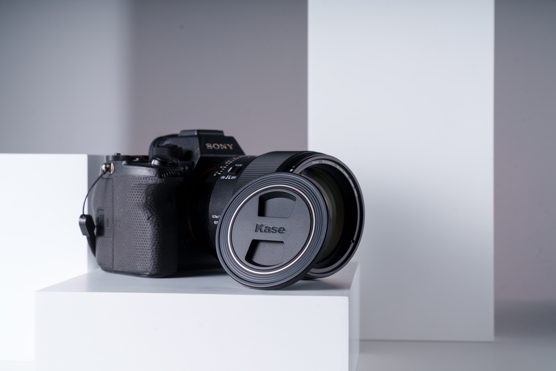 KW Revolution Magnetic Lens Cap Set incl. Inlaid Adapter Ring