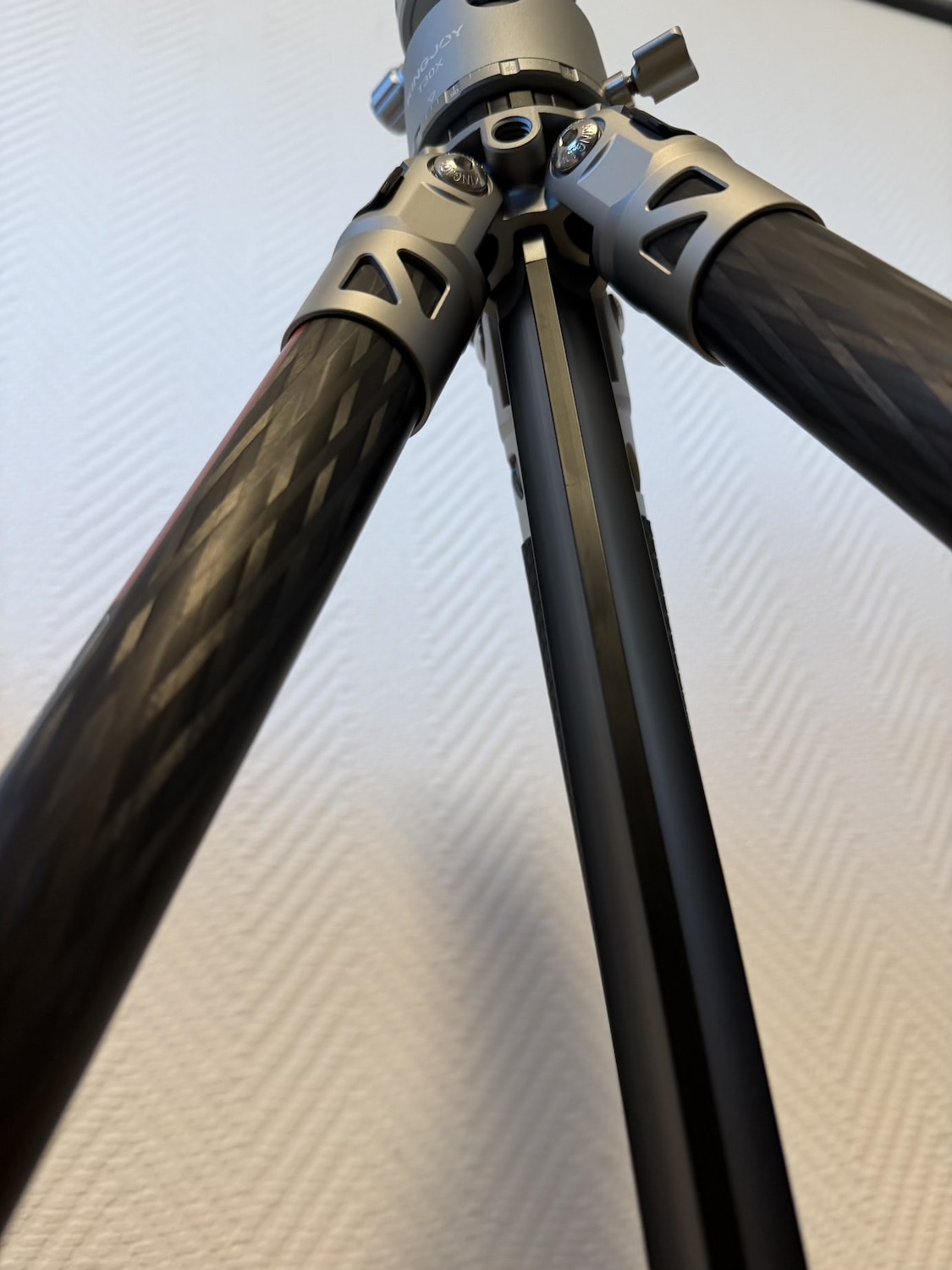 Zestaw karbonowego statywu Mountain Series C83S z głowicą TX30 i kolumną centralną Zestaw karbonowego statywu Mountain Series C83S z głowicą TX30 i kolumną centralną