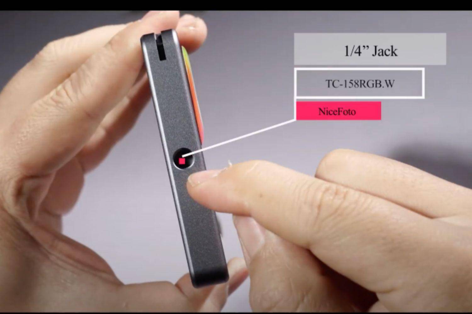 LED video light with integrated power bank ColorGlow TC 158 LED video light with integrated power bank ColorGlow TC 158