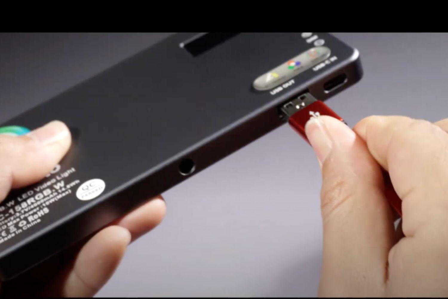 LED video light with integrated power bank ColorGlow TC 158 LED video light with integrated power bank ColorGlow TC 158