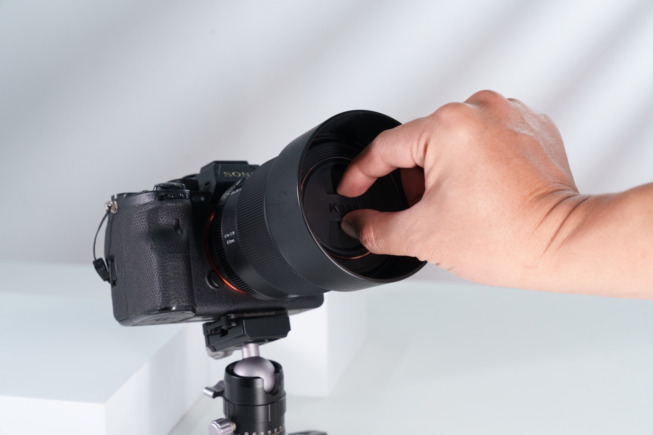 KW Revolution Magnetic Lens Cap Set incl. Inlaid Adapter Ring KW Revolution Magnetic Lens Cap Set incl. Inlaid Adapter Ring