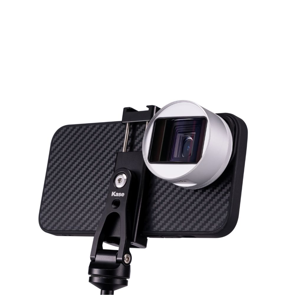 Obiektyw anamorficzny do smartfona 1,55x z niebieską flarą Obiektyw anamorficzny do smartfona 1,55x z niebieską flarą